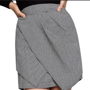 BCBG plaid pencil mini skirt (M)